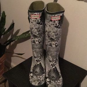Women’s Hunter Rain Boots. Size 9
